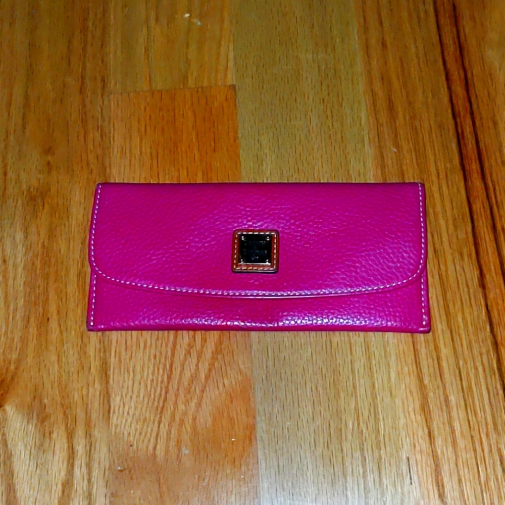 Dooney and Bourke wallet Excellent condition